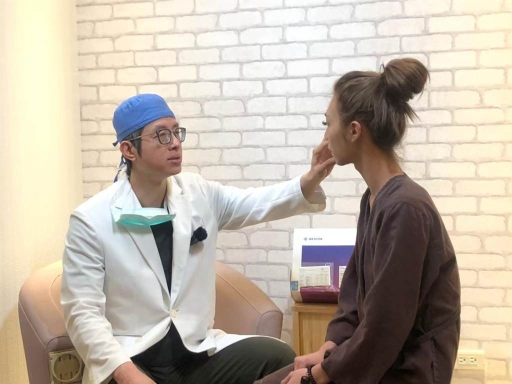 韓彩英坐壞櫃子